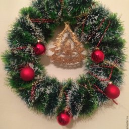 How to Make a Christmas Wreath