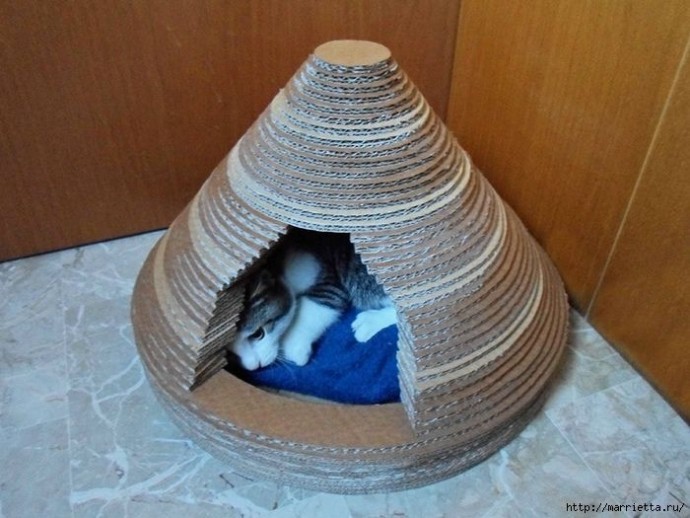 Kamakura&rsquo;s Lair Cat Bed from Japan