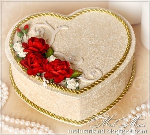 Jewelry Box in Heart shape (Reels of Adhesive Tape) Jewelry Box in Heart shape (Reels of Adhesive Tape)