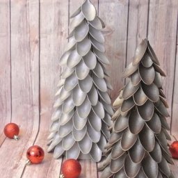 How to Make Christmas Tree With Plastic Spoons