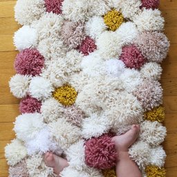 DIY EASY POM POM RUG